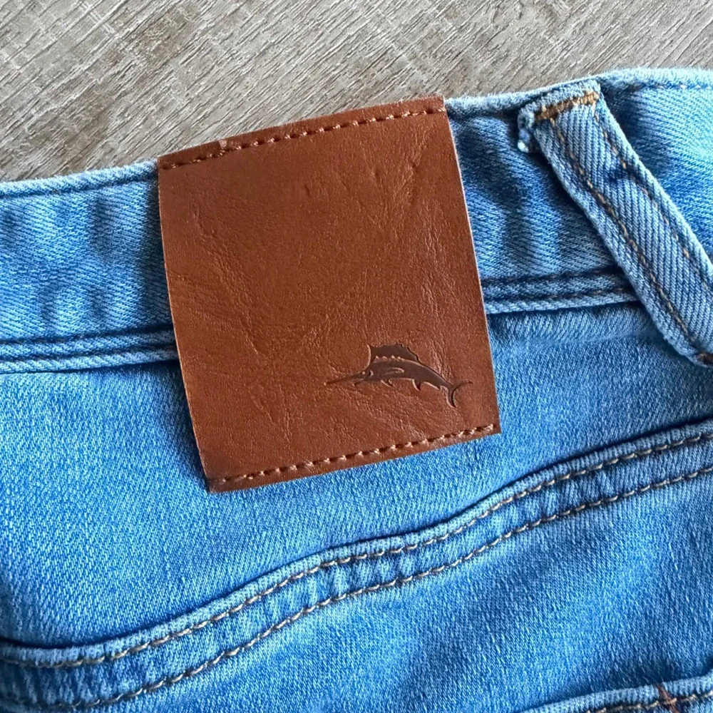 Tommy Bahama Mens Light Wash Straight Leg Denim Jeans 35x30 ST124366